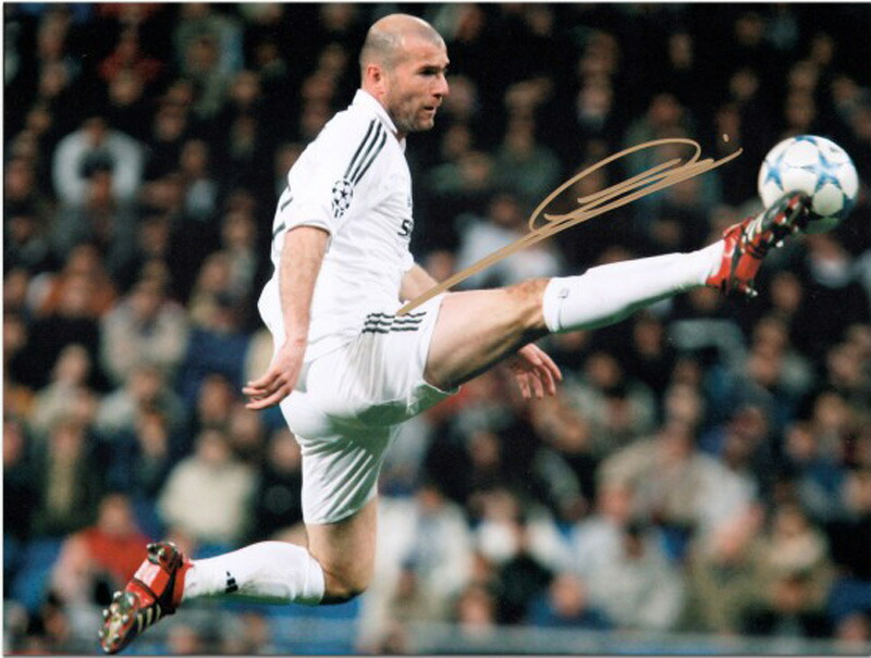 楽天市場 ジネディーヌ ジダン 直筆サイン入りフォト レアル マドリード ザ パーフェクト タッチ Signed Real Madrid Photo The Perfect Touch Zinedine Zidane カードファナティック