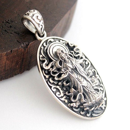 クリシュナ神様インド幸運、お守りシルバーペンダント クリシュナ神様インド幸運、お守りシルバーペンダント - メルカリ