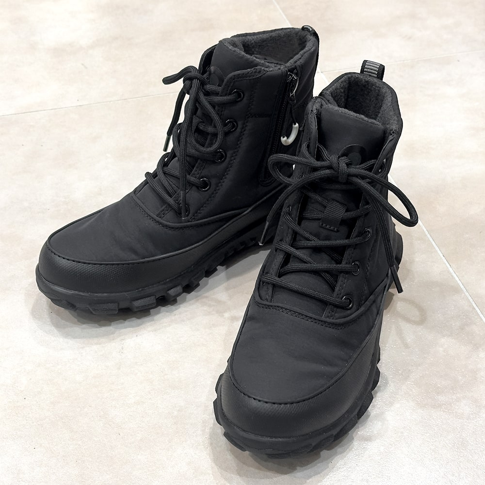 BOGS [ボグス]シーダーミドルシューレースショートスノーブーツ5A 79189 001 BLACK 黒いこと CEDAR MID SHOELACE BLACKジッパー / 雨合羽 / アンクル / 滑りにくい / 天然ゴム底 / 雪 /