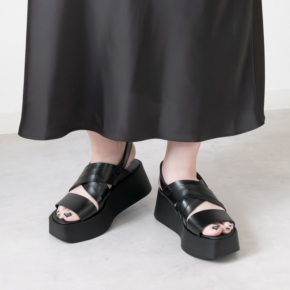 LE BOHEMIEN［ボヘミアン］ スリットクロスベルトサンダル 5S ZE07 2 BLACK ブラック 本革 / インポート / レザー / 厚底 / ボリューム / モード / プラットフォーム / 23,925円