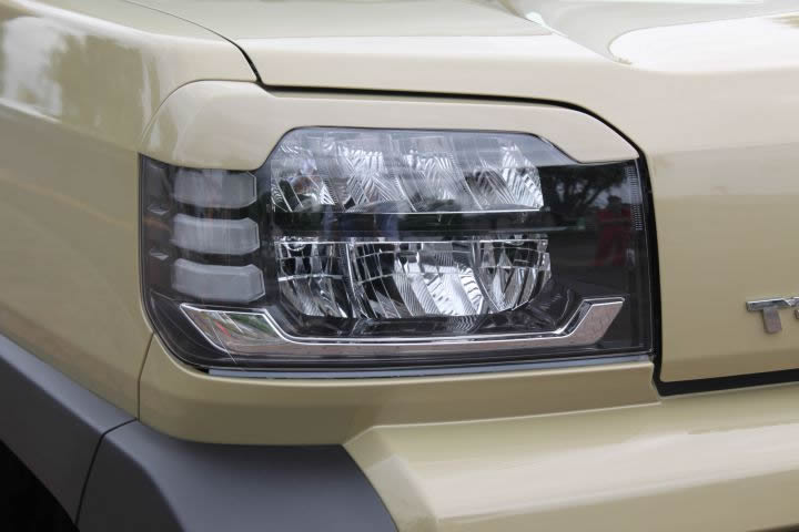 NSスタイル アイライン　左右セットタフト(LED)LA900S,LA910S R2年6月～　グレードXは未確認純正カラー塗装済み　※沖縄は別途送料がかかります。｜カーショップナガノ２号店