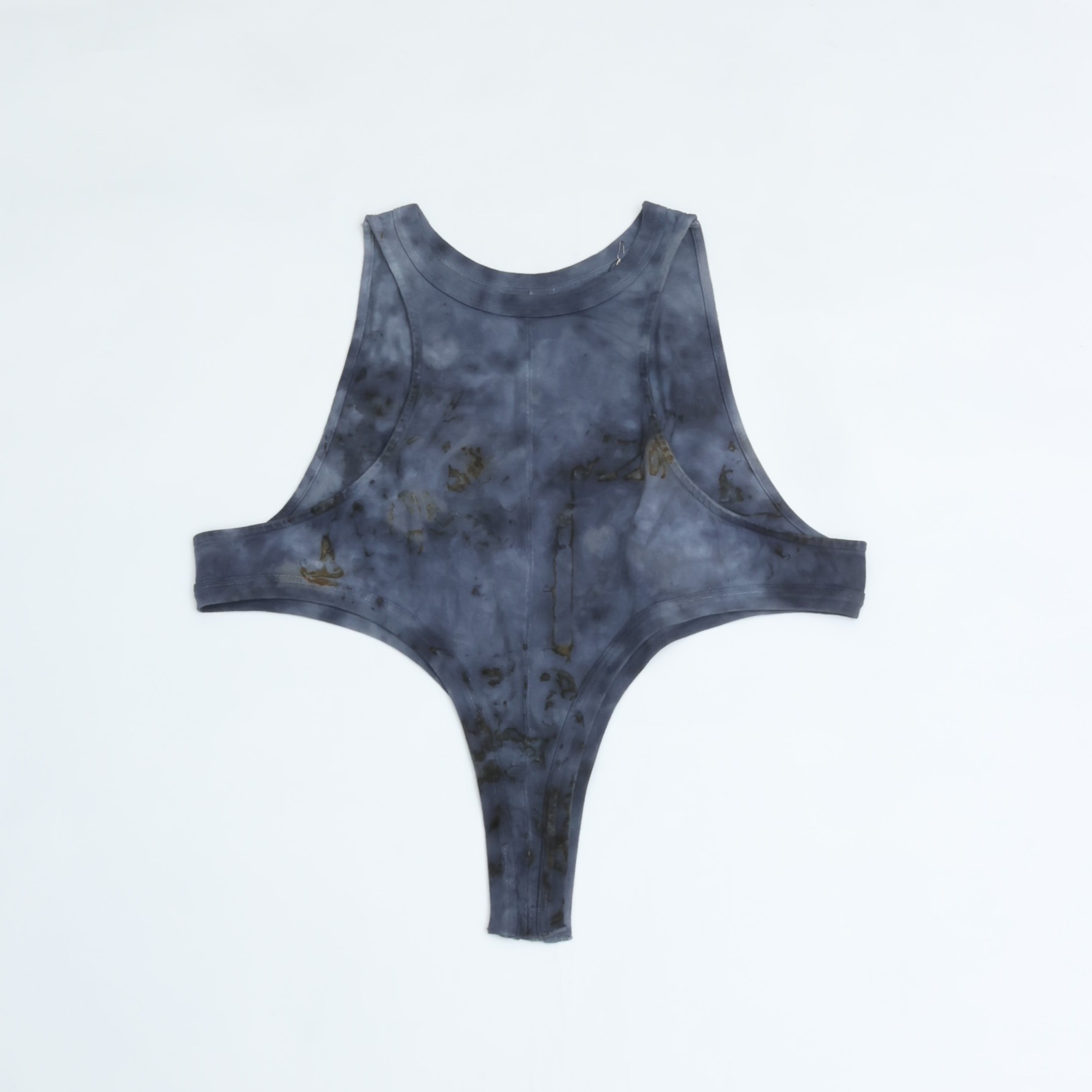 armi アーミィ ar070146 SEED CYCLE &times; WhERE is FAKE &times; MISAKI USHIOZU CAPSULE COLLECTION RUST DYED（重）UNIQUE-CUT TANKTOP タンクトップ｜CASDAY