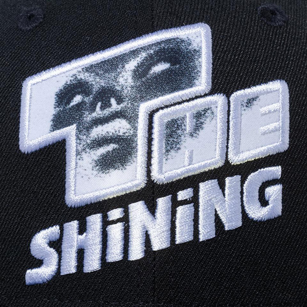 ニューエラ キャップ 送料無料 New Era 59fifty The Shining シャイニング ポスターロゴ ニューエラキャップ コラボレーション New Era ワーナー ブラザーズ 映画 メンズ レディース 帽子 カジュアル おしゃれ プレゼント ブラック 55 8cm 63 5cm 1260 Magazinpegas Cz