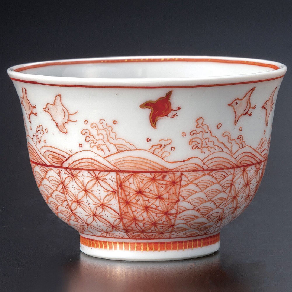 日本の伝統工芸品【九谷焼】ぐい呑 赤絵細描波千鳥文 福島礼子｜虹八-Kohya-