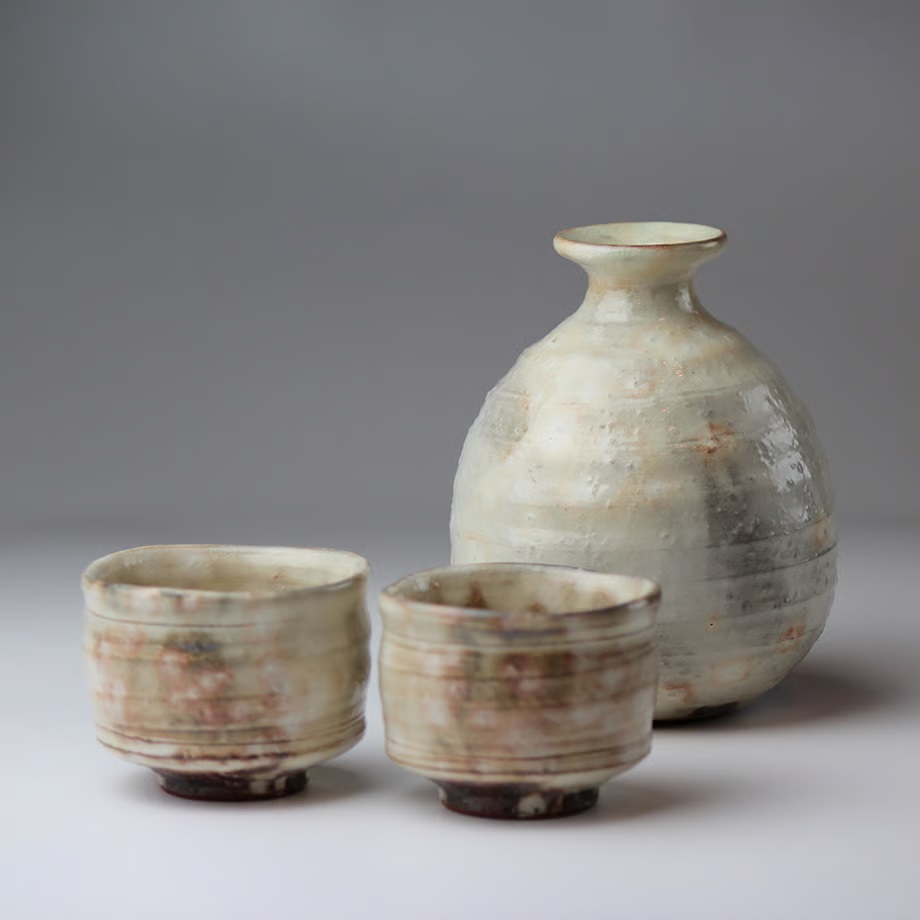 萩焼 椿秀窯 お預け酒器 粉引　徳利：約φ9.5&times;H12.0cm（400ml）ぐいのみ：約φ7.0&times;H5.0cm（120ml）&times;2客｜虹八-Kohya-