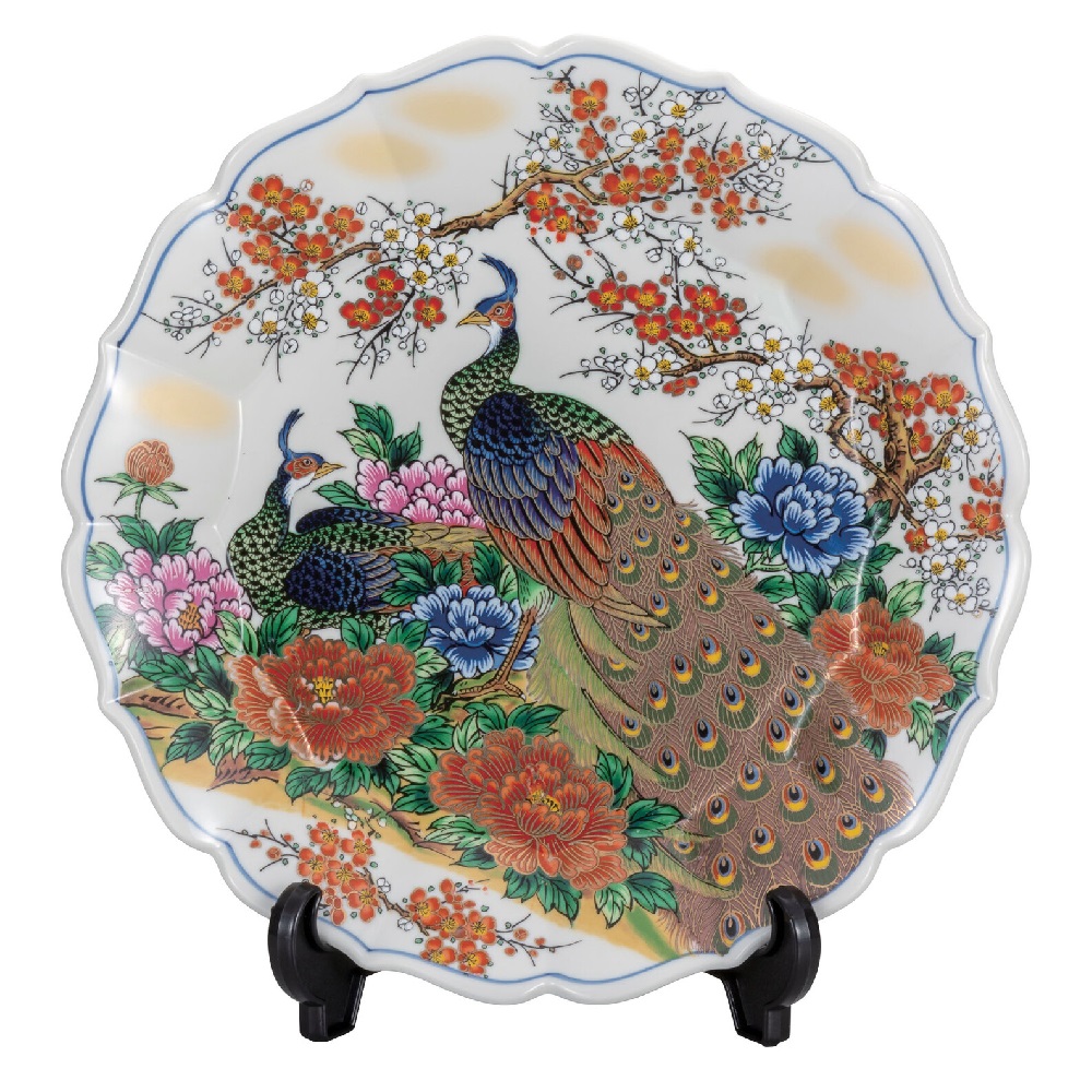 日本の言い慣わし芸術品【九谷焼】10号飾皿 名取り草クジャク 皿立付 九谷焼の飾皿はおもてなしの位相空間を晴れ晴れしいに彩ってくれます。 インテリア・寝具・収納-置物