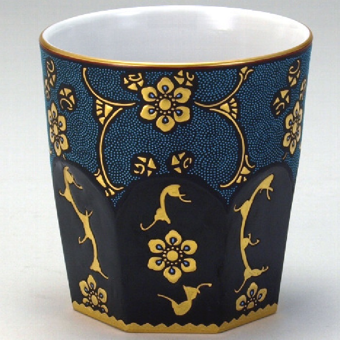 日本の言い慣わし芸術品【九谷焼】白九 まっ黒青粒宝相華 仲田錦玉作 鍵を掛ける水呑み 230竓