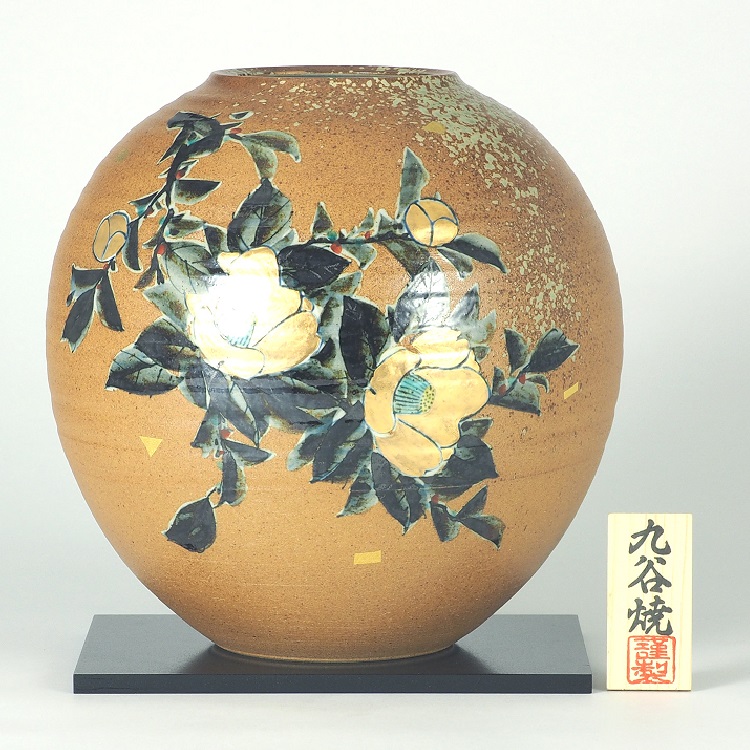 日本の伝統工芸品【九谷焼】9号花瓶 金箔金山茶花 (花台付)九谷正