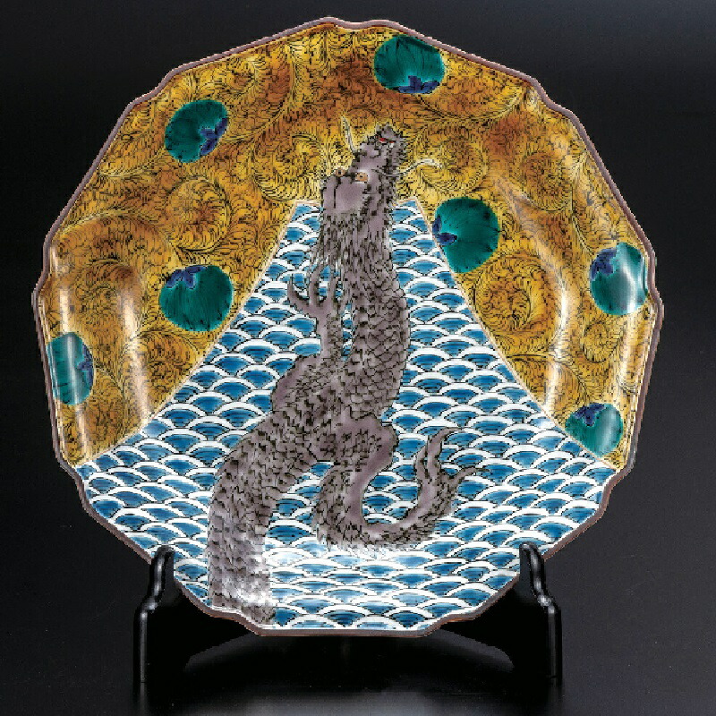 日本の言い慣わし芸術品【九谷焼】10号九角皿 吉祥 昇龍 皿立付 谷敷正人 九谷焼の飾皿はおもてなしの位相空間を晴れ晴れしいに彩ってくれます。