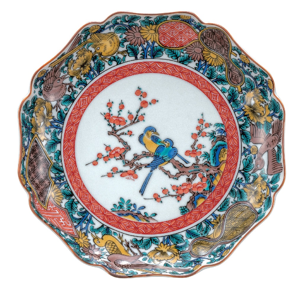 日本の伝統工芸品【九谷焼】7号皿 古九谷 付属の木箱は九谷焼の歴代画風の絵柄を入れた華やかなデザインとなっております。｜虹八-Kohya-