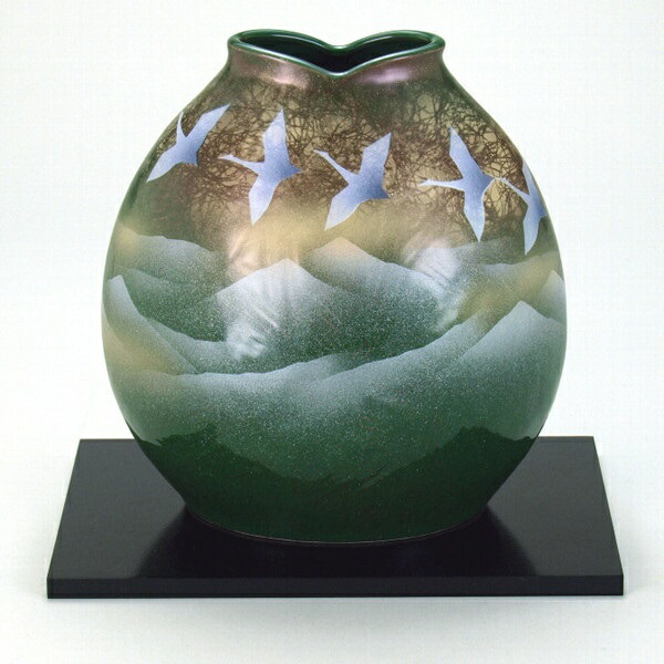 日本の伝統工芸品【九谷焼】7号花瓶 鶴連山 (花台付) 12,375円