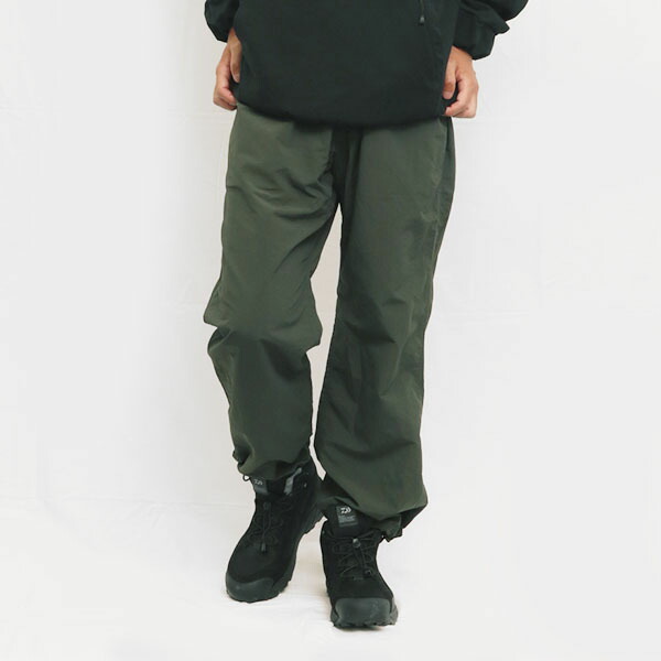 グラミチ ナイロントラックパンツ (NYLON TRACK PANT) 鋳込み事あたらしい色合い 黒いことインキ S