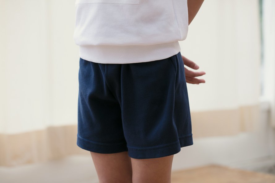 本日ポイント5倍 小学生 おうちで洗える 膝下丈 ハーフパンツ 黒 当店で最も 股下の長い 制服ズボン です 紺 1 170cm