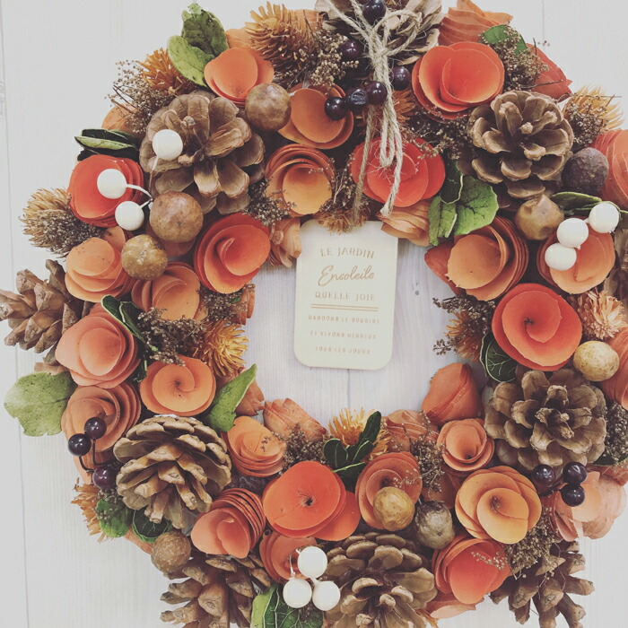 あす楽 秋のナチュラルなフラワーと松ぼっくりのリース L 適度なボリュームで秋の玄関ドアにおすすめです リース 478 Loeschenart Com