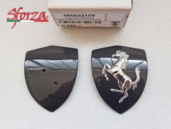 お取り寄せ / Sforzaフェラーリ599 カーボンフロントフェンダーシールド 本物の“跳ね馬”が宿る、フェラーリ純正クロームバッジ付き|6wheels LIFE