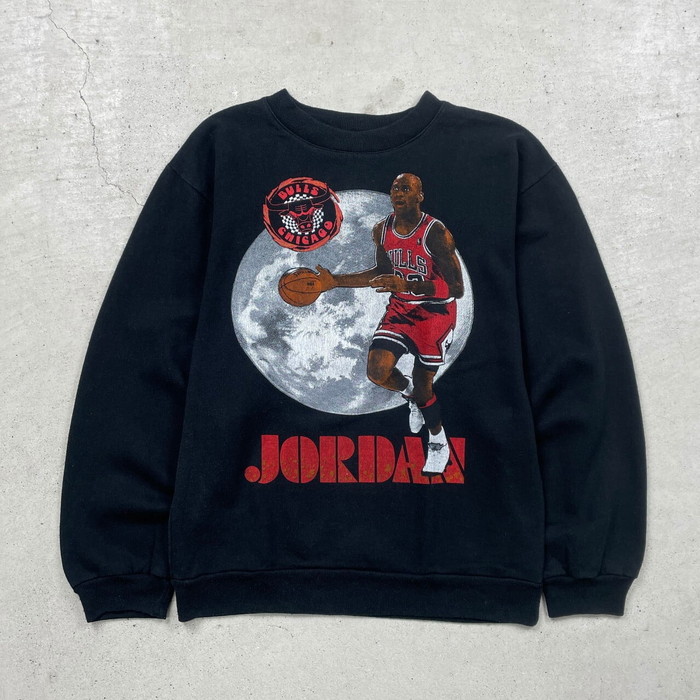 フランス製 NBA CHICAGO BULLS JORDAN シカゴブルズ マイケル・ジョーダン プリント スウェットシャツ メンズS-M相当 古着【中古】【SS2412】【SS2503】【FS2601】【SS2603】