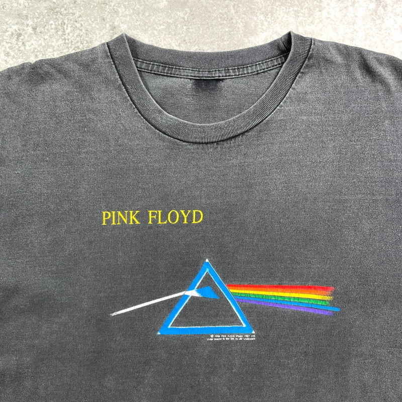 00年月日 PINK FLOYD DARK SIDE OF THE MOON さくら色フロイド ダークサイドオブザムーン ダンス楽隊ティーシャツ バンT メンズS-M好いかげんに 古着【中古】【SS2606】