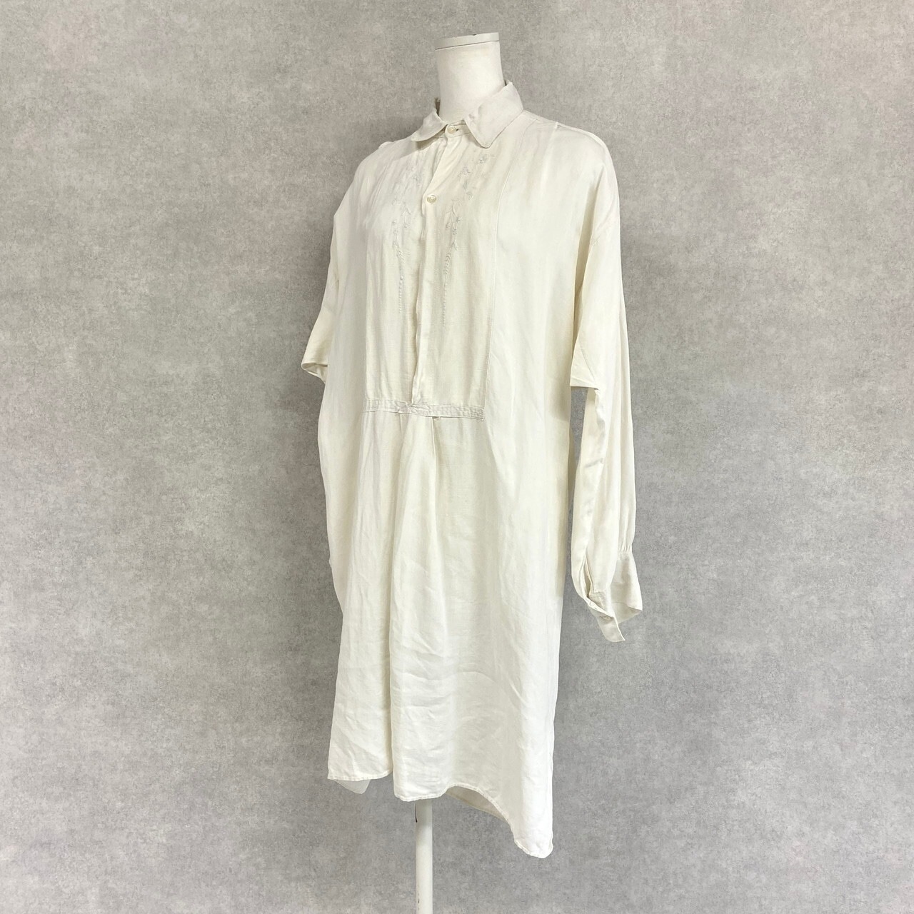 1900年月日すべり出し フレンチ アンティーク お手々細工物白糸刺しゅう ドレススモックシャツ 刺しゅうモノグラム  衣装   羊飼い レディースL好いかげんに  古着  VINTAGE  ユーロヴィンテージ フランス共和国アンティーク 白いこと