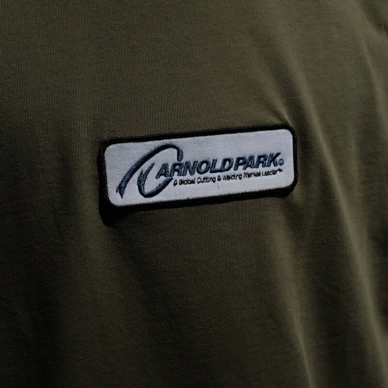 ARNOLD PARK STUDIOS / GLOBAL LEADER LOGO SS T OLIVE 24SS 貨物輸送無料