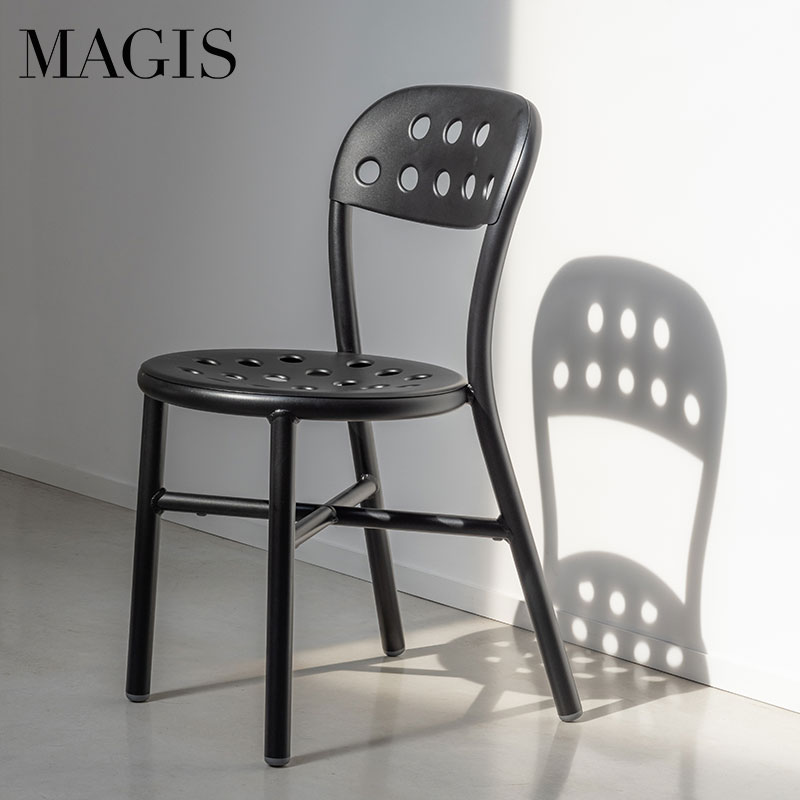マジス 煙管 女性議長 腕なし 黒いこと ジャスパー モリソン MAGIS PIPE CHAIR SD1000-5130 Jasper Morrison 貨物輸送無料