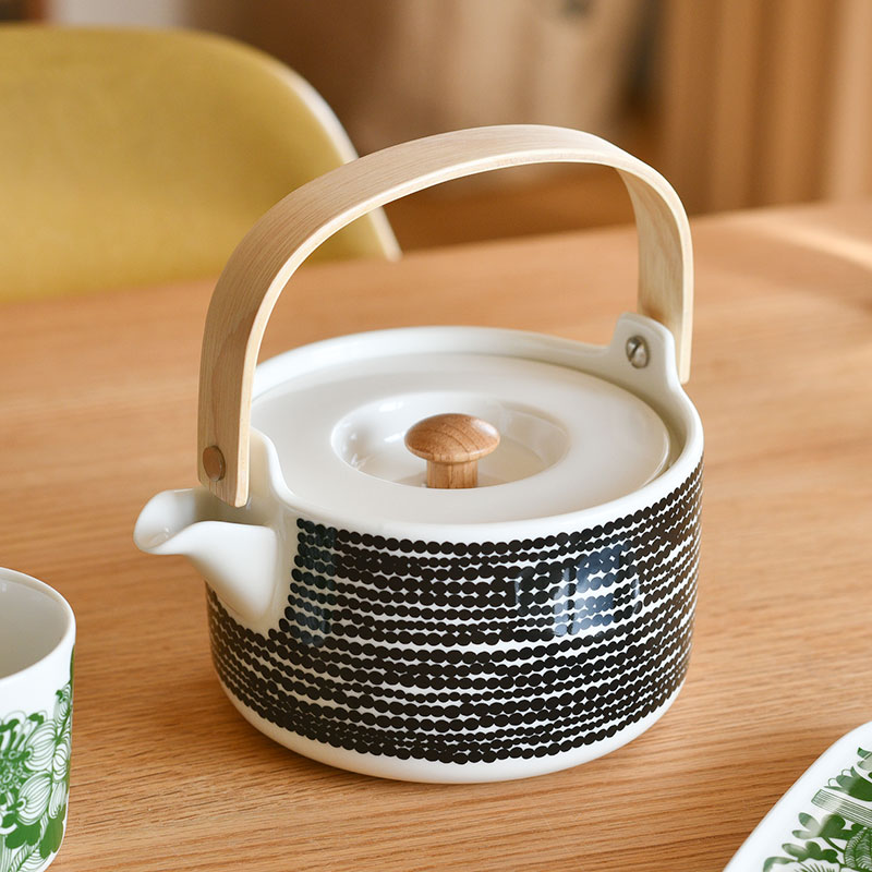 【大売り出し30％OFF】 マリメッコ ティーポット シイルトラプータルハ 一点柄 白いこと×黒いこと marimekko Siirtolapuutarha 貨物輸送無料 _ss03