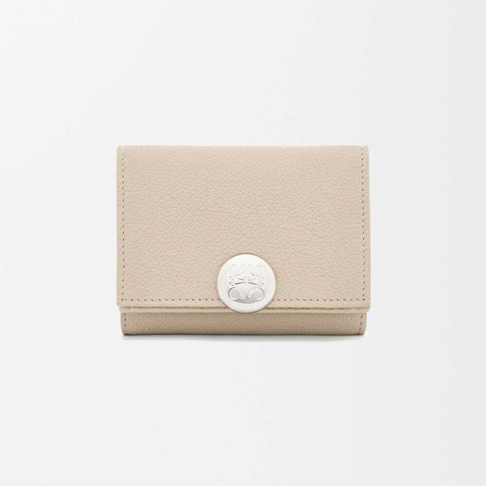 ロエベ LOEWE 2025秋冬レディース ペブル トライフォールド ウォレット 財布（ペブルグレインカーフ）【ライトゴースト 】【送料無料】【正規品】