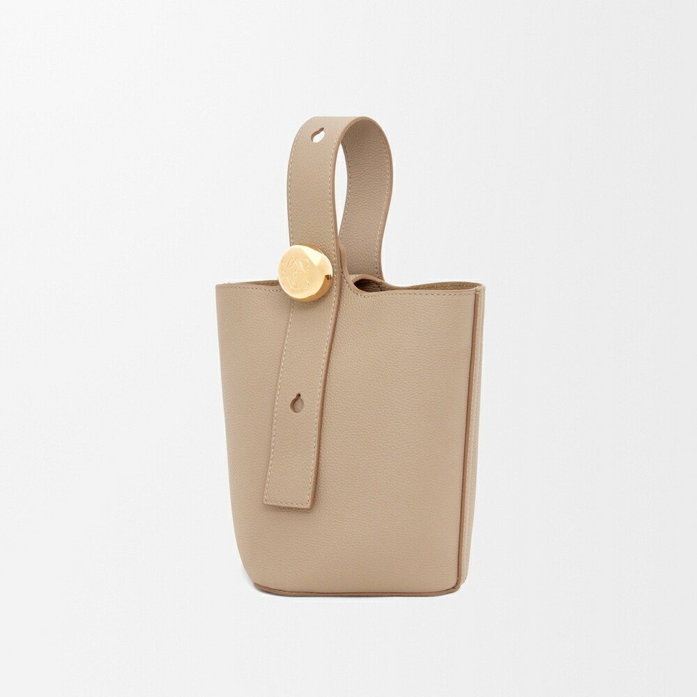ロエベ LOEWE 2026秋冬レディース ぺブル バケットバッグ ミニ ソフトグレインカーフ【サンド 】【送料無料】【正規品】｜ブランドバッグ・雑貨CELEBRITY
