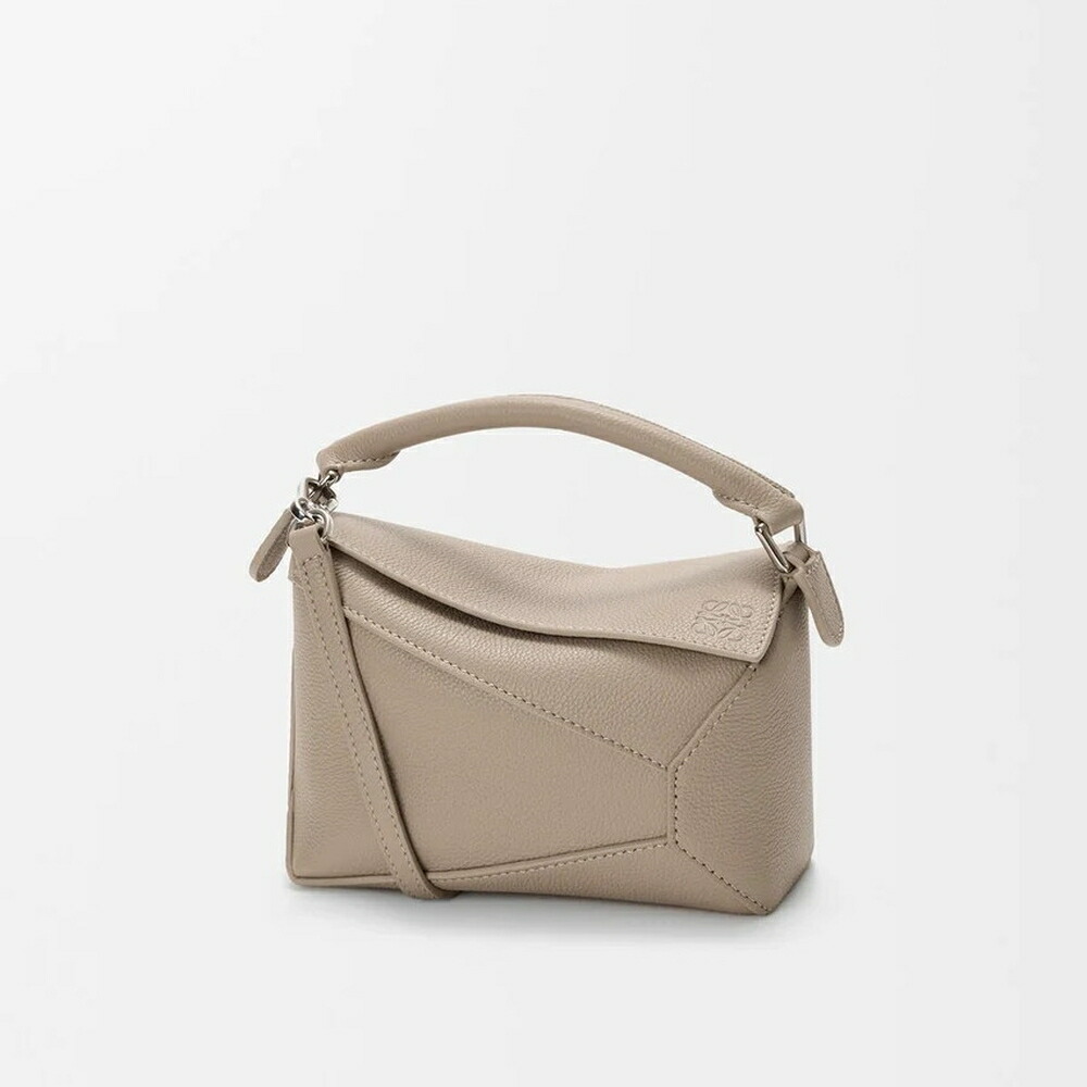 ロエベ LOEWE 2026春夏レディース 謎あわせ外辺部 御徒面子 ミニ【粘土 】【貨物輸送無料】【置き目品】