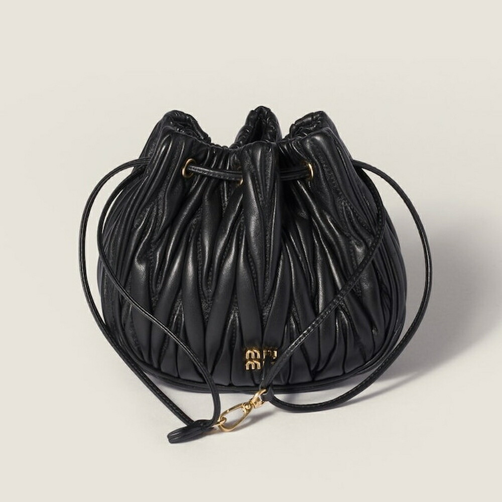 ✈訳 美品　ミュウミュウ　スタッズ レザー　ダブル ファスナー　化粧 ポーチ　黒 ✈訳 美品 ミュウミュウ スタッズ レザー ダブル ファスナー 化粧