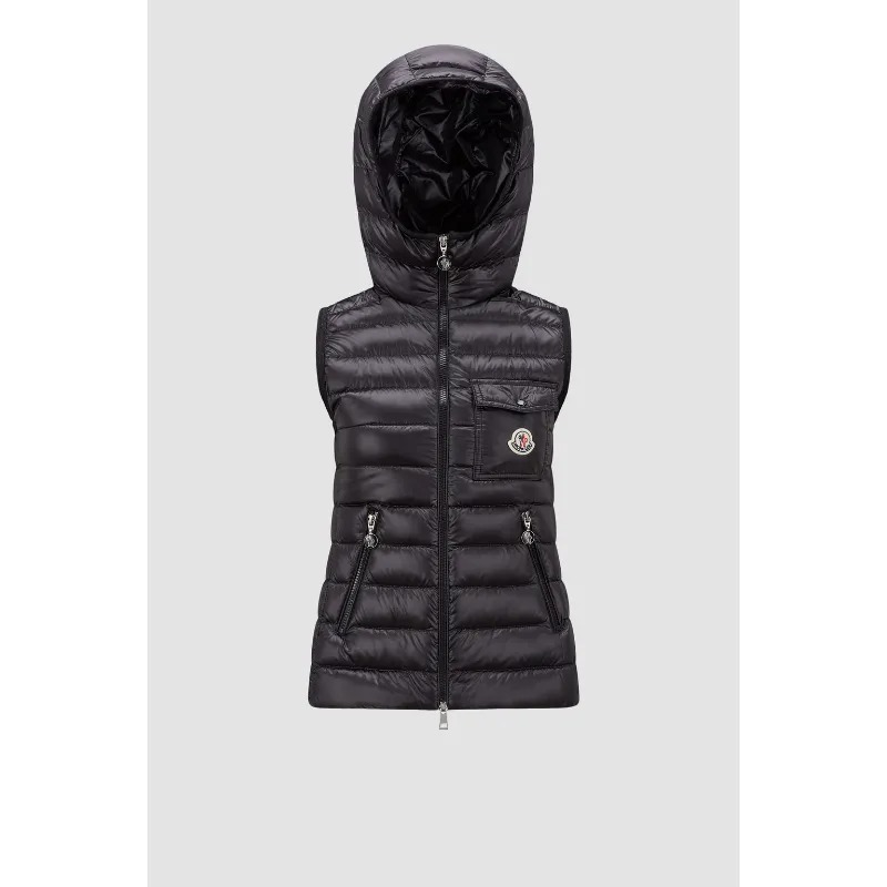 銀河鉄道さまお取り置きMONCLER × sacai SHOKO モンクレール x サカイ”が発売。4つのトータルルックを提案