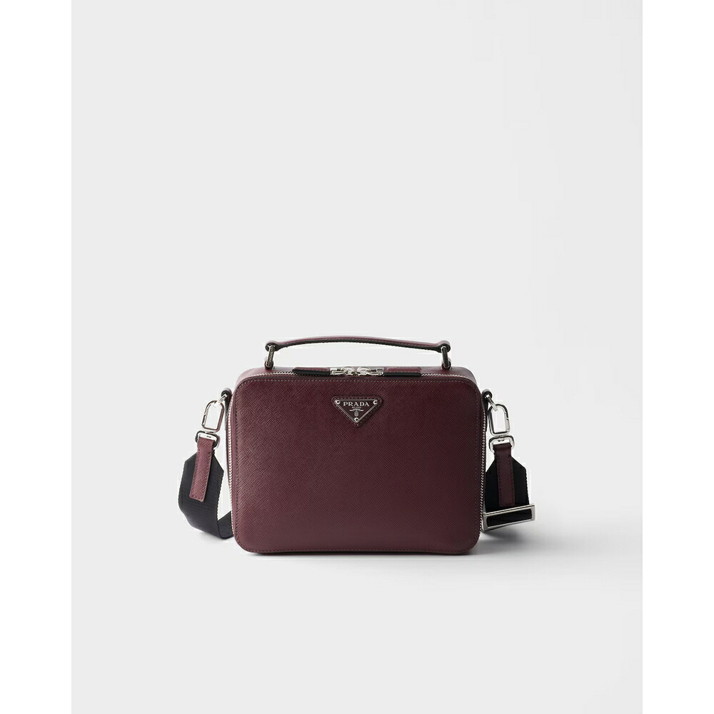 プラダ PRADA 2026秋冬 メンズ プラダ ブリック サフィアーノレザーバッグ【バーガンディ 】【送料無料】【正規品】｜ブランドバッグ・雑貨CELEBRITY