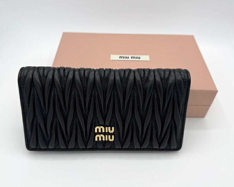 【美品✨箱付き】ミュウミュウ 折り財布 マテラッセ レザー ブラック 楽天市場】ミュウミュウ MIU MIU マテラッセレザー 財布