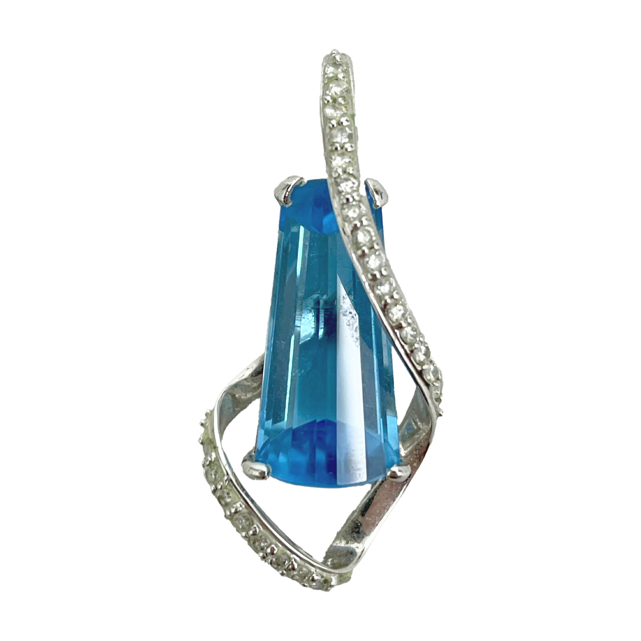 ブルーストーンダイヤモンドペントップ　ホワイトゴールド　K18WG　ブルーストーン7.81ct　ダイヤモンド0.30ct　Ａ１　【中古】