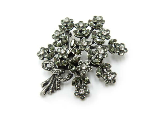 フォクシー　ブローチ　”Signature Pearl” 42629 パール 楽天市場】FOXEY ブローチ ”Signature Pearl” 42629 パール 未