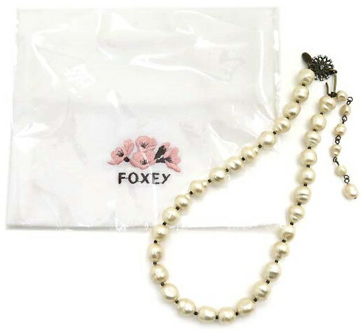 FOXEY パールネックレス&さくらの刺繍入り巾着ポーチ　２点セット