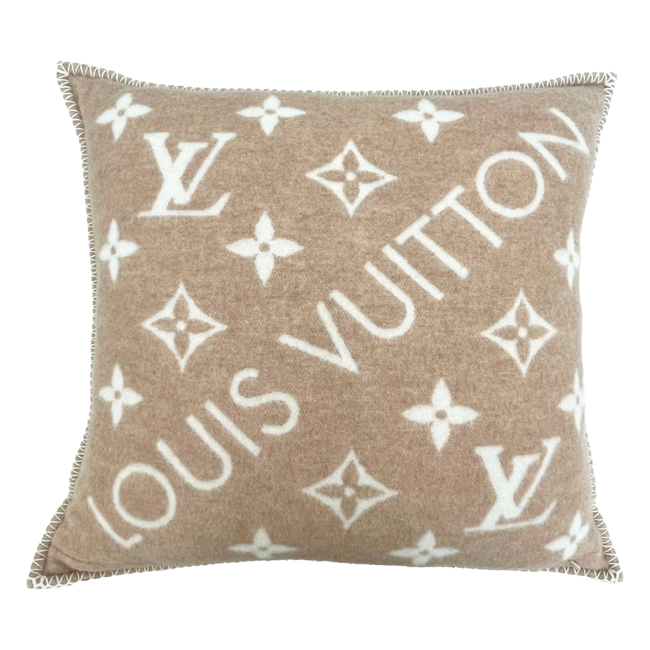 未使用 ルイ ヴィトン LOUIS VUITTON クッション M79524 楽天市場】未使用 ルイ ヴィトン LOUIS VUITTON クッション M79524