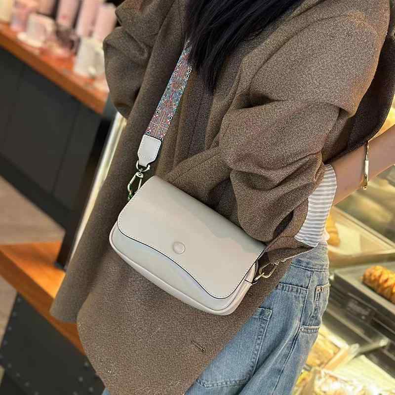 レディース ショルダーバッグ ハンドバッグ 本革 ミニバッグ レザー 小さめ 肩掛け 斜め掛け 上品 レトロ 高見え 通勤 シンプル 大人 万能 カバン 鞄 エレガント カジュアル オフィス スモールバッグ