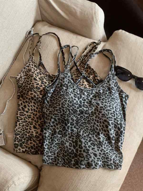 レディース キャミソール タンクトップ レオパード柄 カップ付き ショート丈 バックオープン インナー 肌見せ セクシー トレンド スタイルアップ 大人可愛い カジュアル 夏