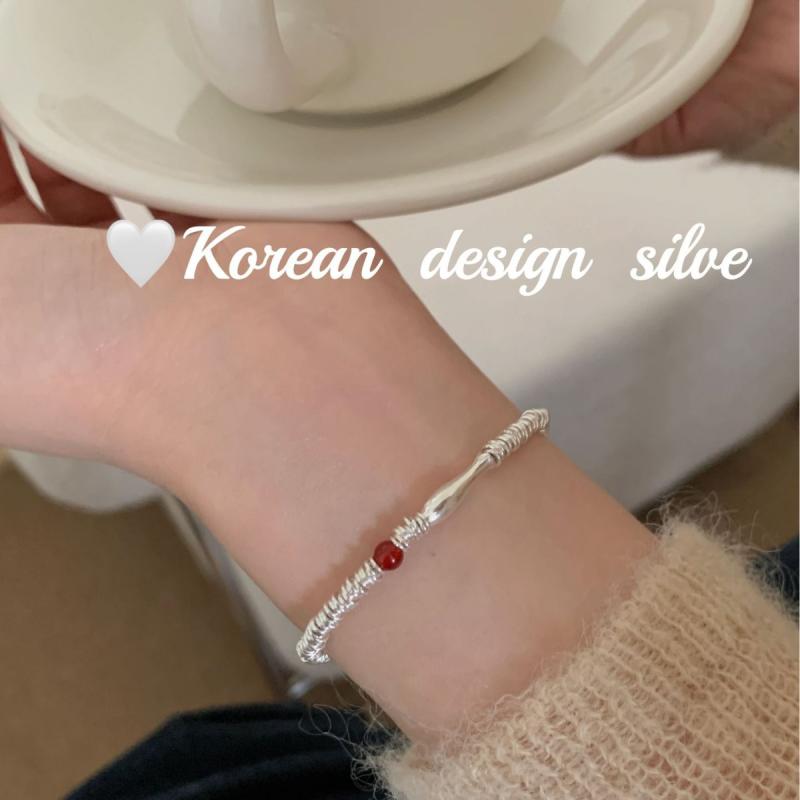 腕輪 レディース 手作り 純銀 花立て画題 輪っか 韓国風  ひな形 自己同一性的 分かりやすい 小衆 細かく 付属物 宝飾品 しろがね色 捏ち上げる 割れ易い 日常使い走り 差し上げ物 流行り物 声遣い 磨き上げる 今めかしい 特殊 柔らかい 明滅する光 スタイリッ