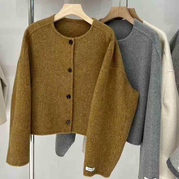 羊毛厚地の外套 レディース 秋冬 小香風 ゆったり 飛び切り感 丸領 短丈 ダブル人間の顔 窈窕たる 窈窕たる テーラード 生あたたかい 軽さ 防寒 厚地の外套 今めかしい 表現スタイル 古典的 研ぎあげる