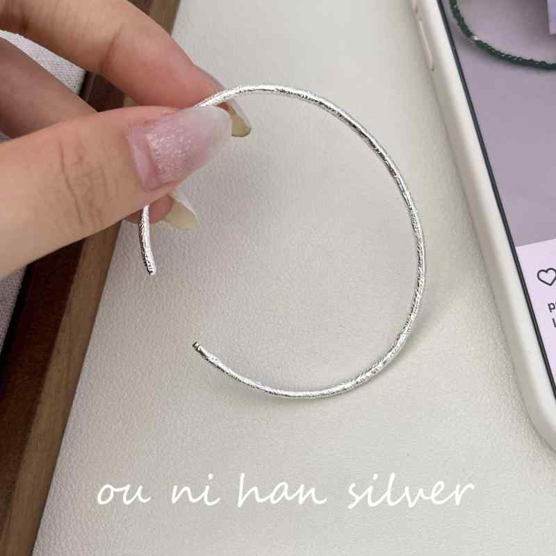 ブレスレット レディース シンプル 925シルバー 質感デザイン 高級感 オープン タイプ ユニーク アクセサリー 日常使い どんなコーデにも 10,278円