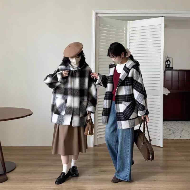 コート レディース 秋冬 ゆったり フード 牛角ボタン ショート丈 カシミア 暖か 通勤 カジュアル デイリー 街着 旅行 防寒 軽やか 高級感 スタイリッシュ 多用途 リラックス