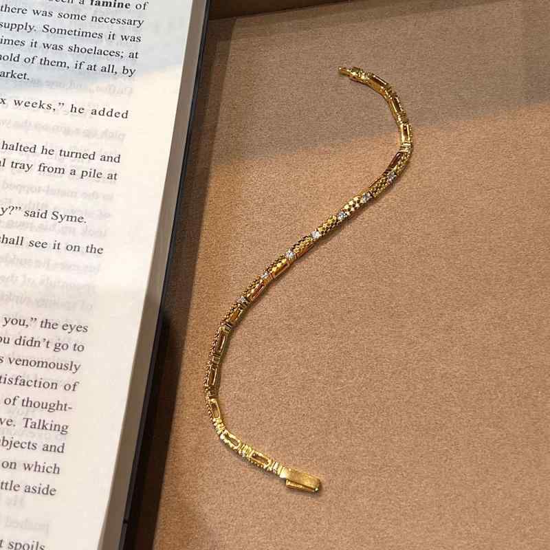 ブレスレット レディース S925シルバー ハニカムデザイン きらめく クールスタイル 高級感 シンプル ファッション 手元アクセサリー 軽やか 日常使い ジュエリー 女性向け 繊細 モダン アクセント シルバーアクセ 12,581円