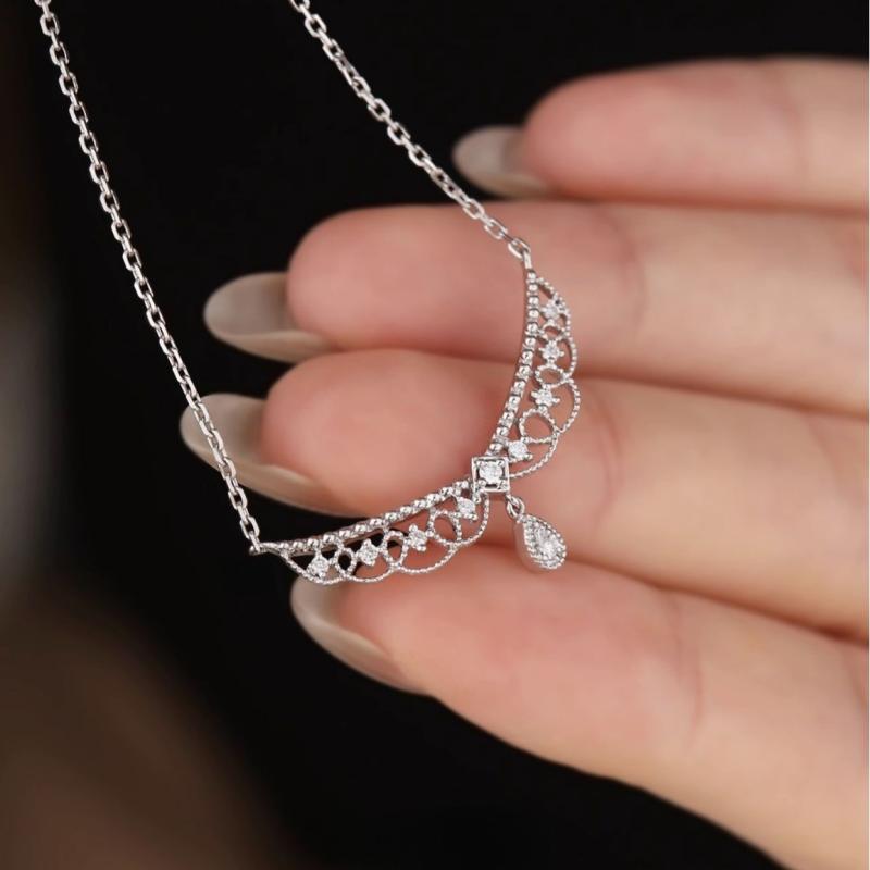 レディース ネックレス 925シルバー 白金メッキ ジルコニア 花火城 プリンセス ペンダント 高級感 ロマンチック デザイン 日常使い ギフト向き 華やか アクセサリー 女性向け ジュエリー シルバーアクセ