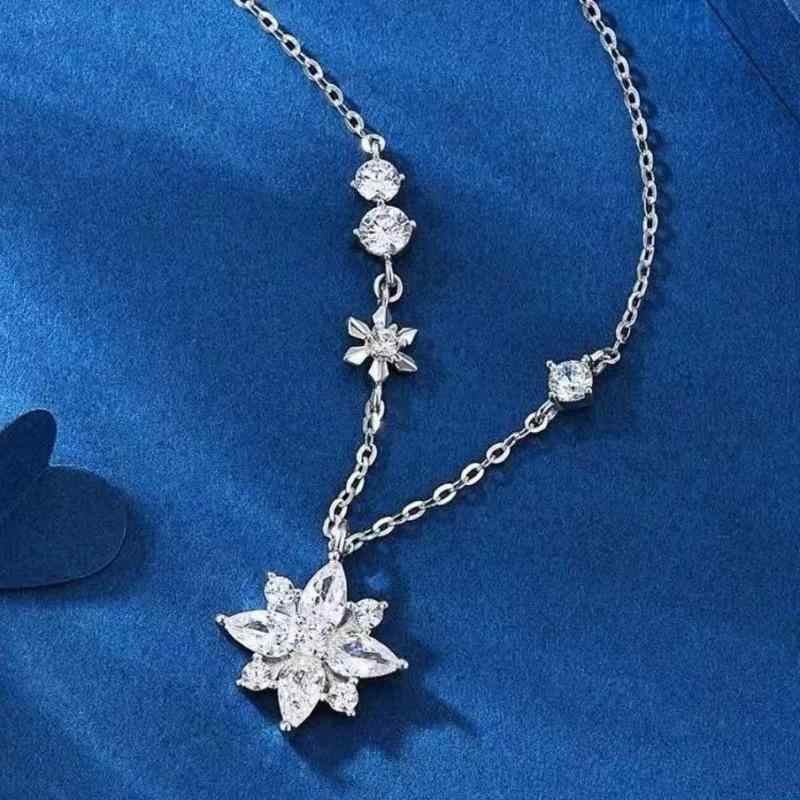 ネックレス レディース 純銀 雪花 四つ葉 モチーフ 鎖骨チェーン 高級感 気質 デザイン ファッション アクセサリー シンプル 日常使い ギフト 対応 軽量 快適 着用｜くらしのセロネ