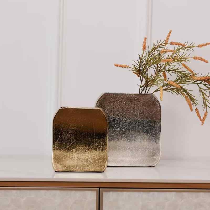 花瓶 花器 金属製 スクエア 四角 モダン ラグジュアリー 高級感 ゴールド シルバー 卓上 インテリア 雑貨 オブジェ 置物 装飾品 高見え 上品 きれいめ ホテル仕様 モデルルーム ディスプレイ スタイリッシュ リビング 寝室 玄関 11,514円