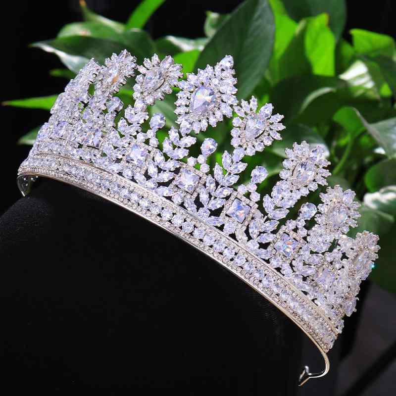 ウェディングヘッドドレス 花嫁用 全ジルコニア 王冠 高級感 レトロ 結婚式 アクセサリー 豪華 装飾 ティアラ風 復古デザイン