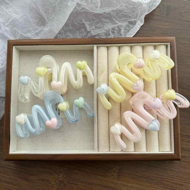 ヘアクリップ レディース クリームブルー ハートモチーフ ウェーブデザイン 高級感 後頭部用 アップヘア シャーククリップ グリップ 髪留め ヘアアクセサリー 日常使い かわいい シンプル