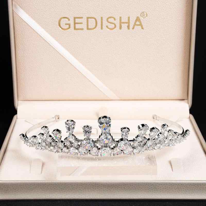 ティアラ 新婦用 ジルコニア 王冠 ヘッドピース シルバー 輝く シンプル プリンセス 発飾 ウェディング アクセサリー 精巧 セット ブライダル ヘアアクセサリー 高級感 結婚式 装飾｜くらしのセロネ