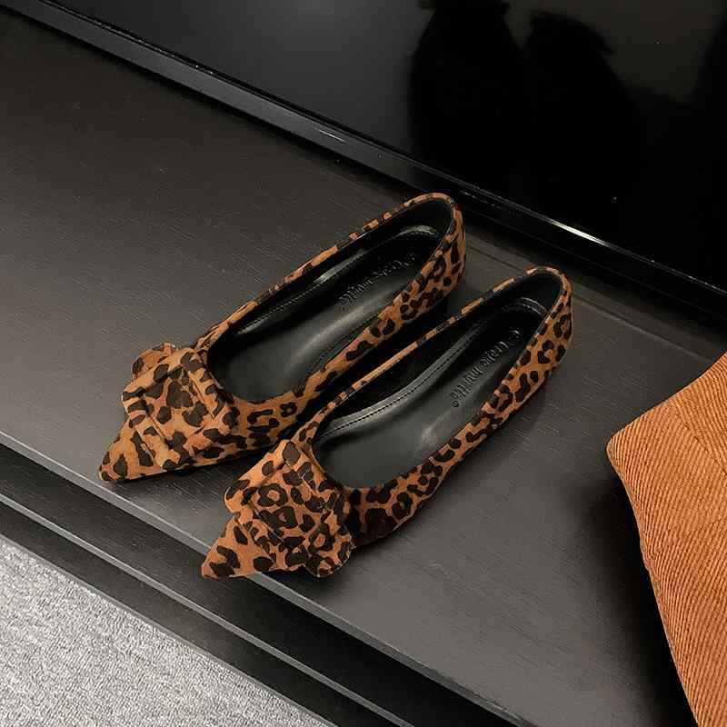 パンプス レディース ポインテッドトゥ スクエアバックル スエード素材 浅口 ヒョウ柄 牛革 高級感 エレガント ベーシック 通勤 ビジネス オフィス 春夏